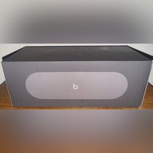 Kim Kardashian x Beats Pill